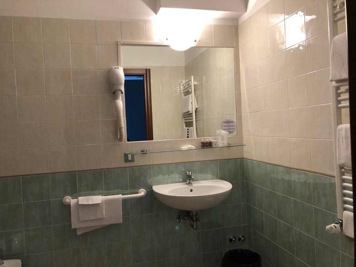 Hotel Bussana Porto Tolle Eksteriør bilde